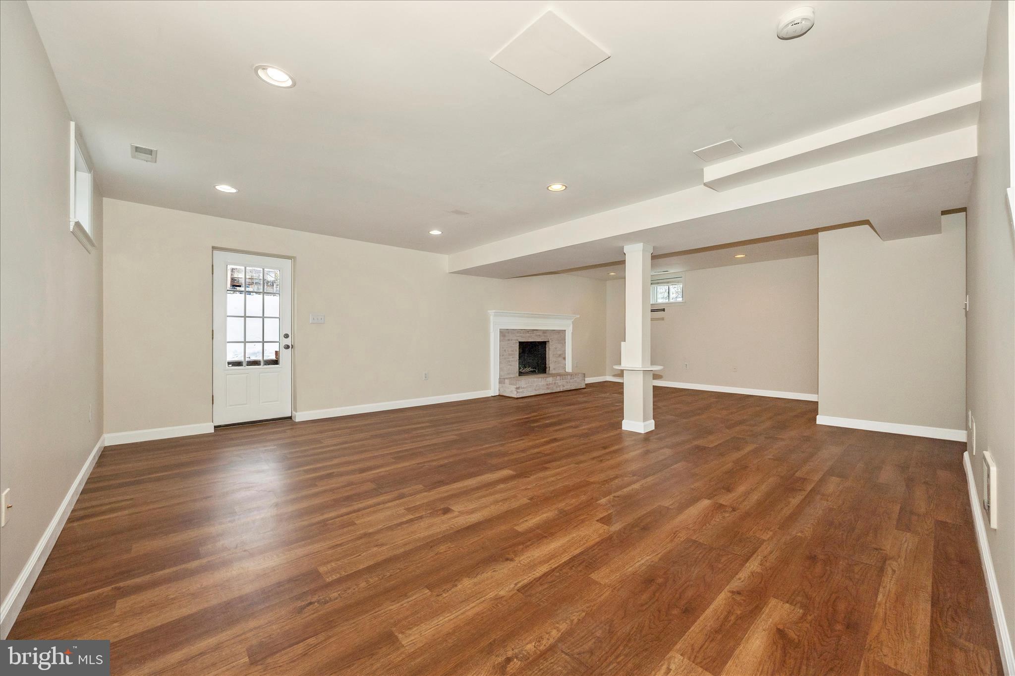 ROLLING HILLS - Residential