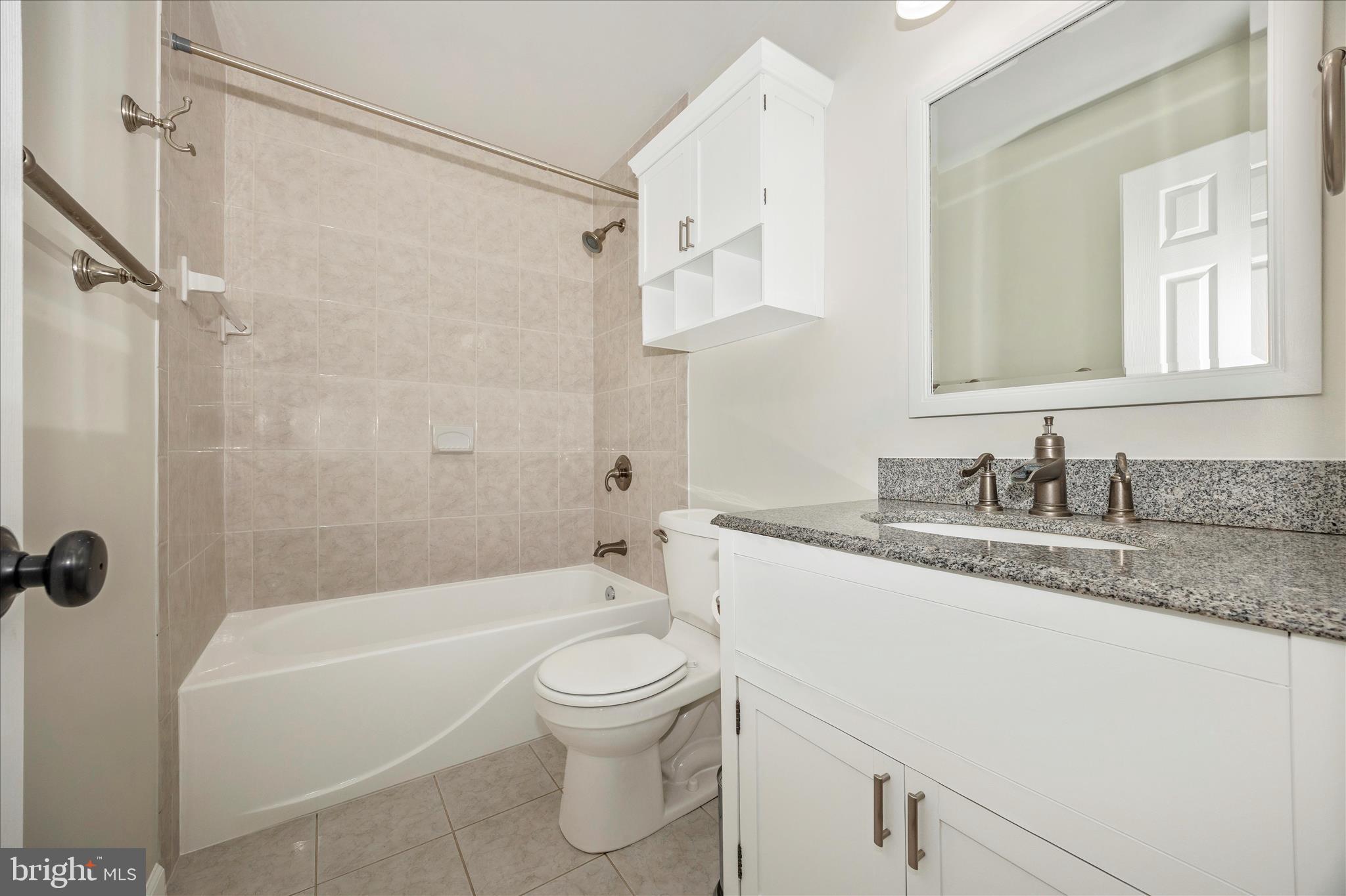 ROLLING HILLS - Residential