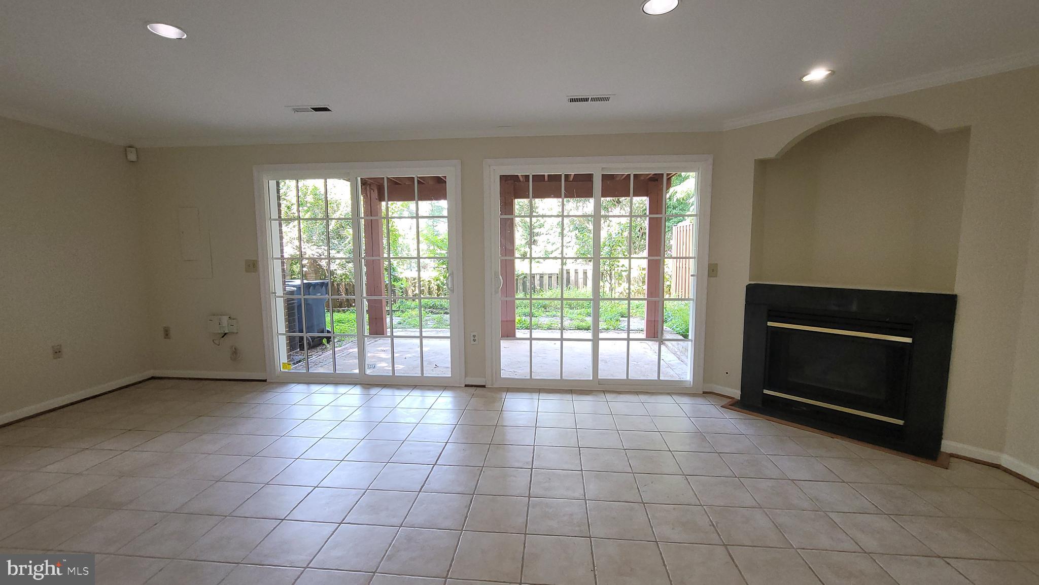 OAKTON CREST - Residential Lease