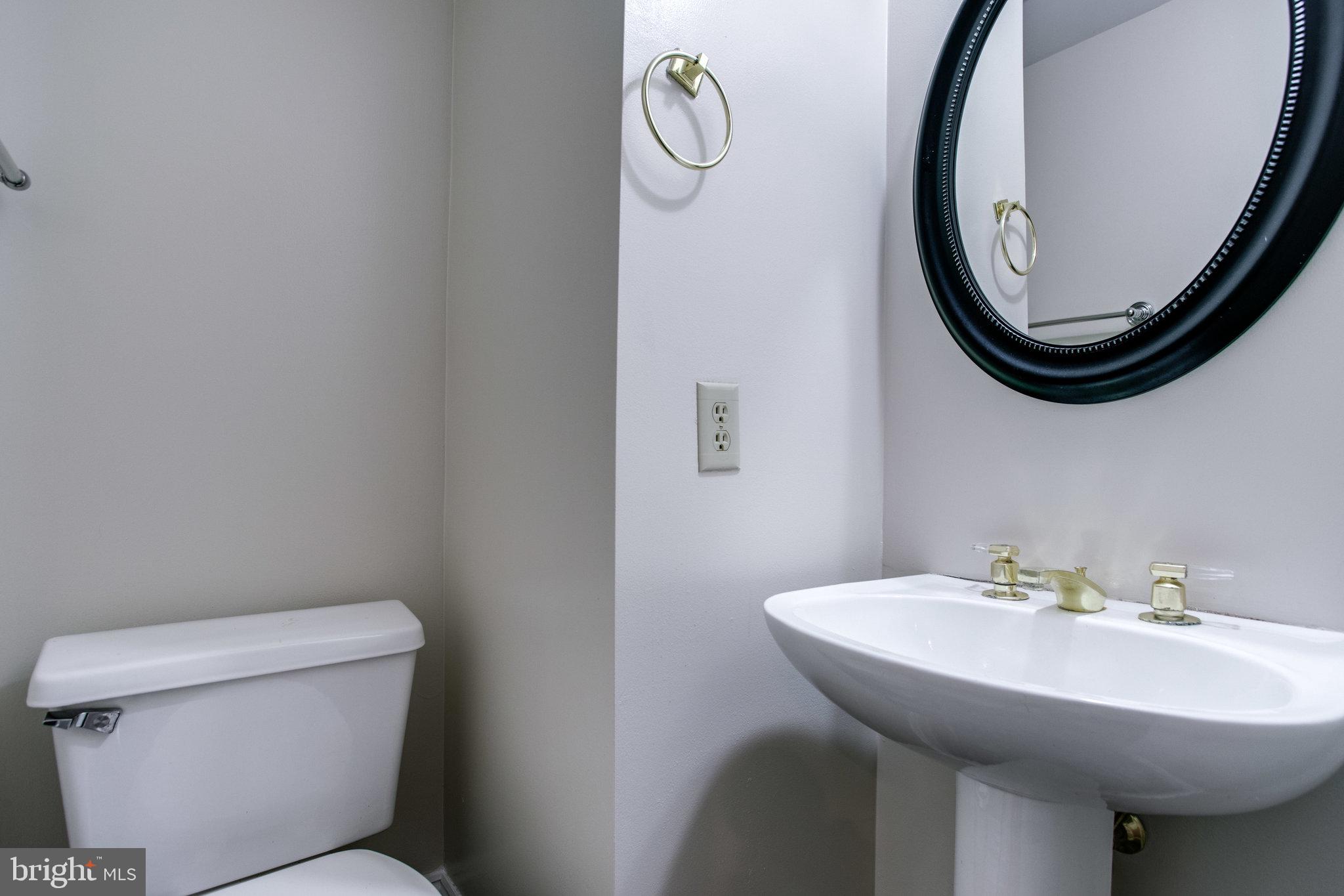 OAKTON CREST - Residential Lease