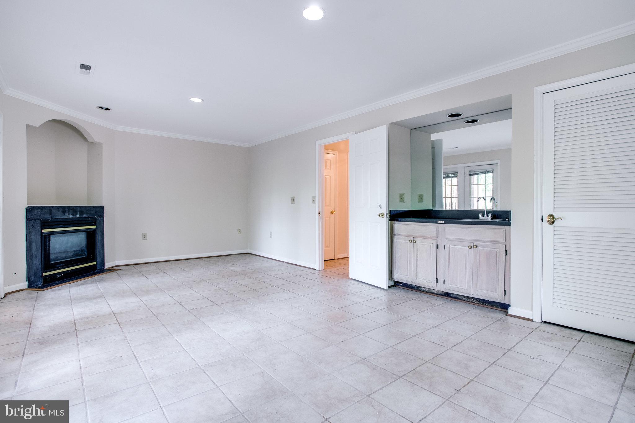 OAKTON CREST - Residential Lease