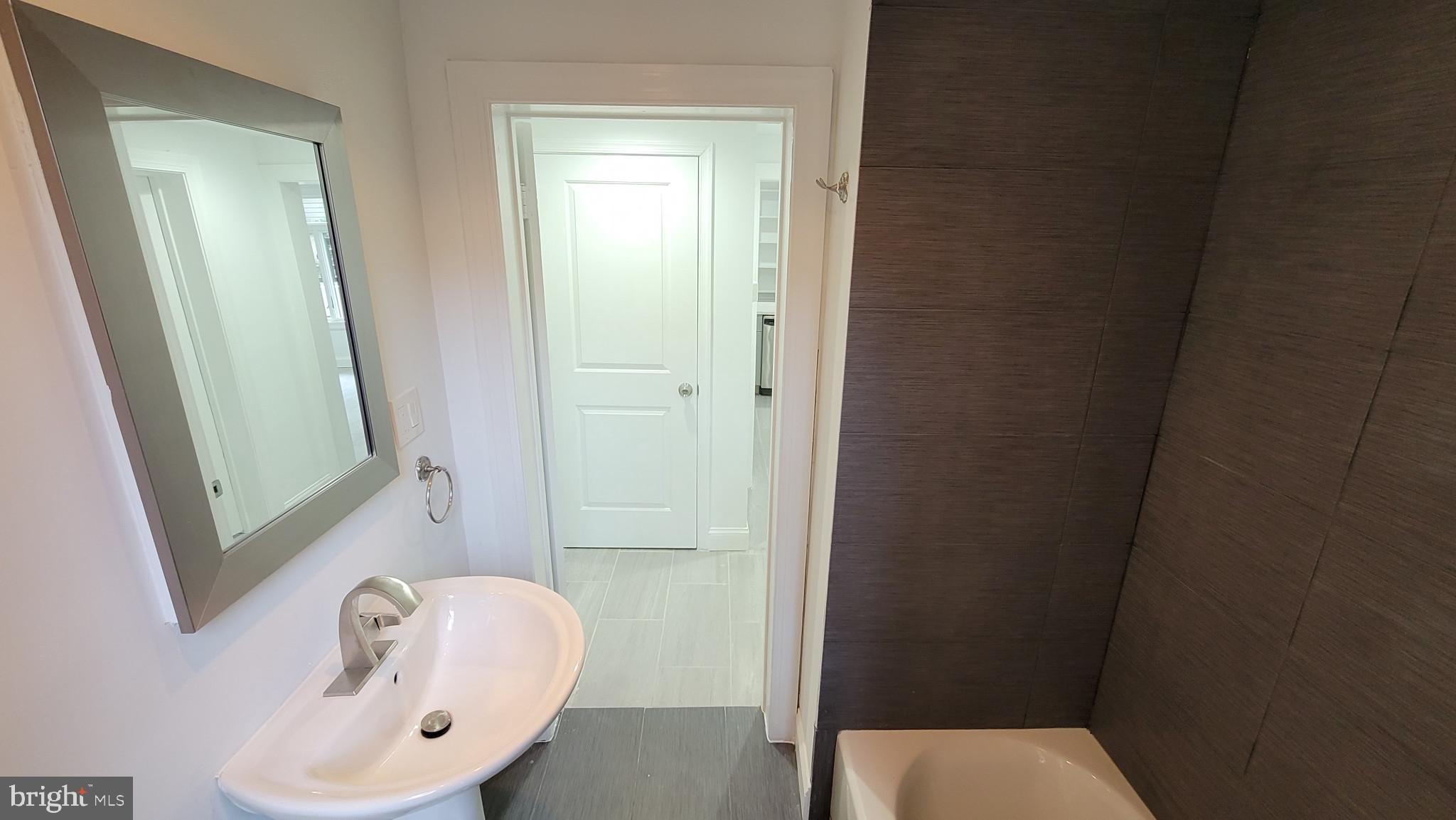 YORKTOWN - Residential Lease