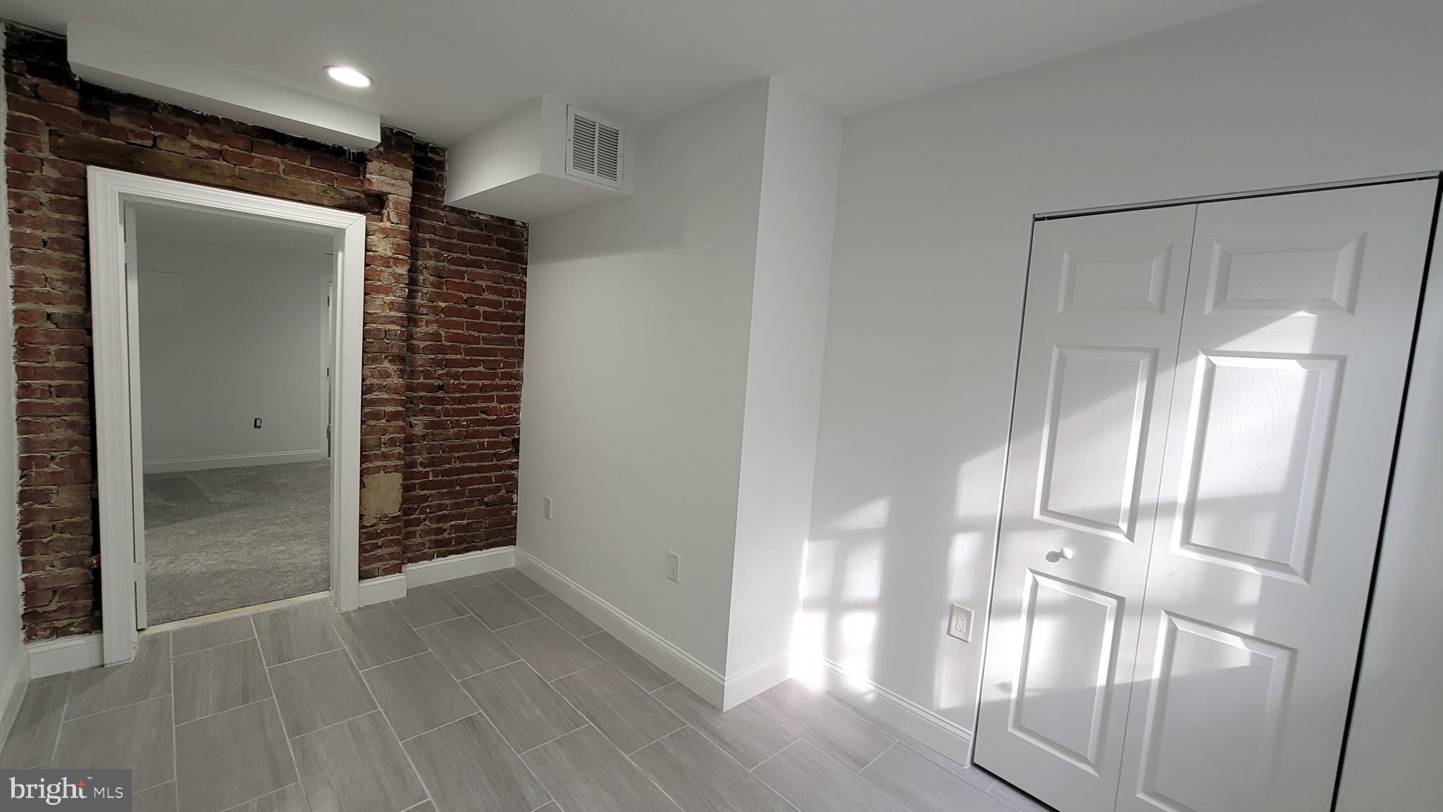 YORKTOWN - Residential Lease