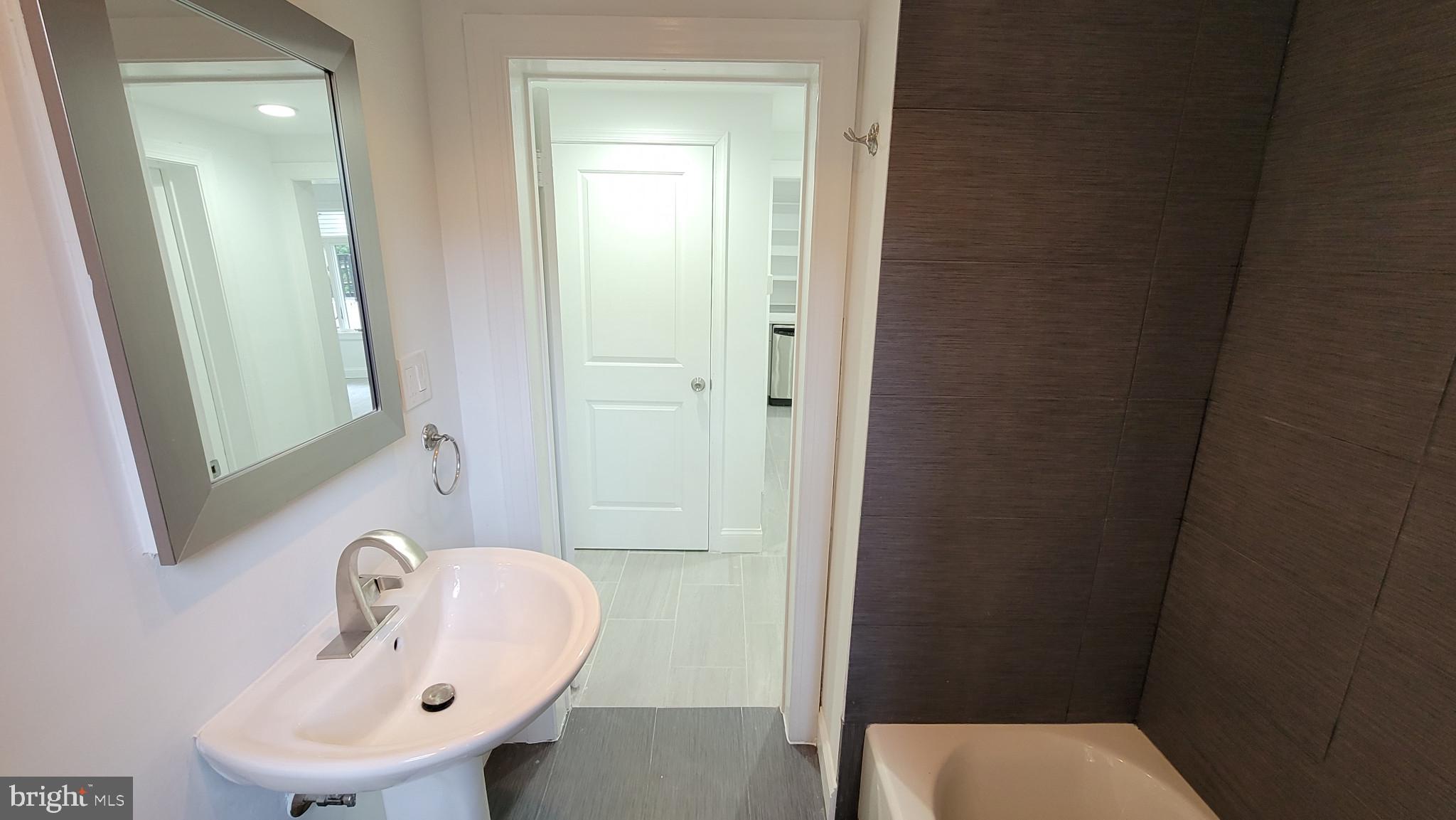 YORKTOWN - Residential Lease