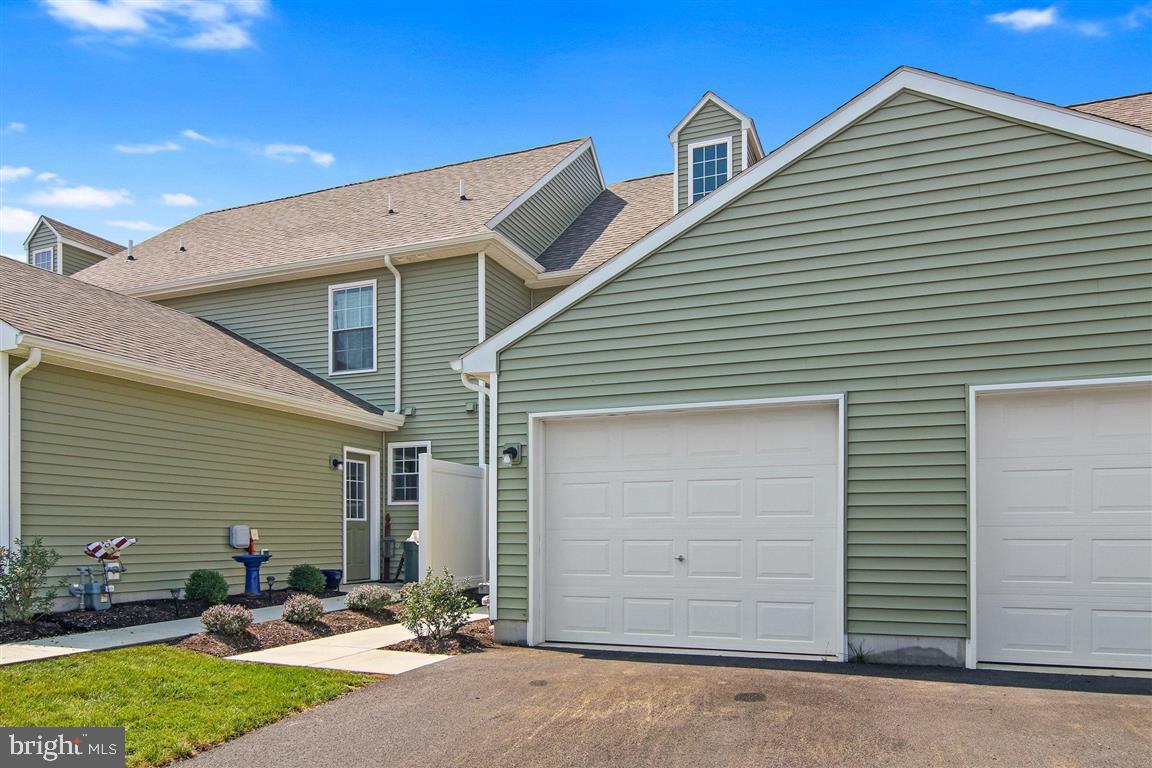 TRAIL SIDE - Residential Lease