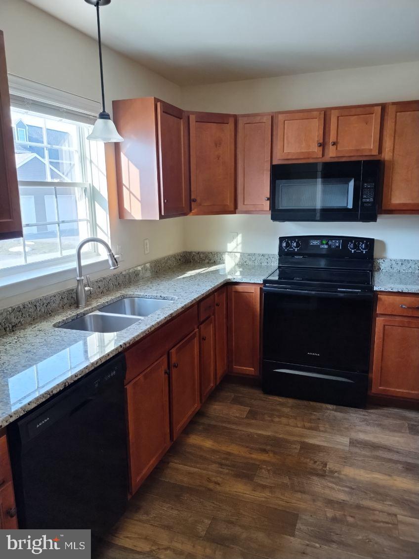 TRAIL SIDE - Residential Lease