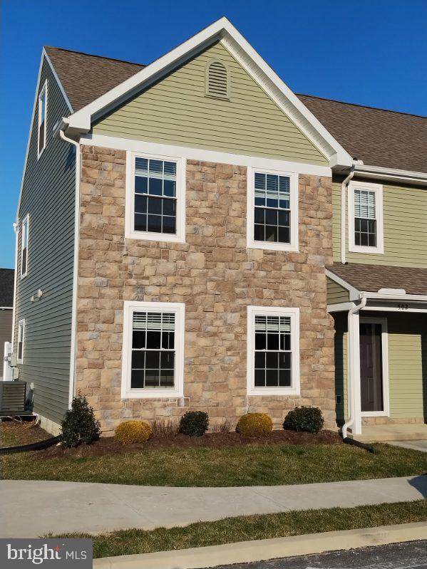 TRAIL SIDE - Residential Lease