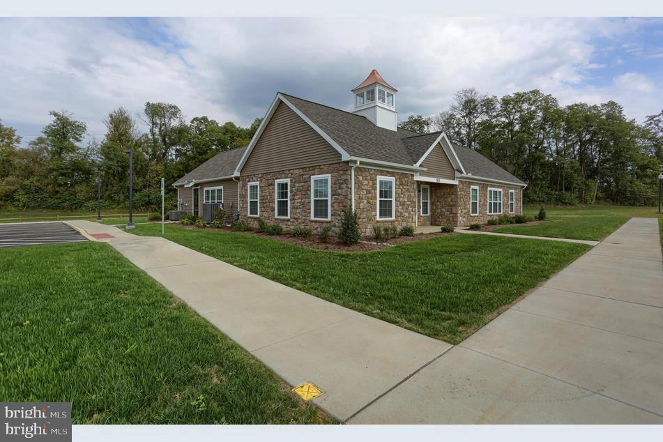 TRAIL SIDE - Residential Lease
