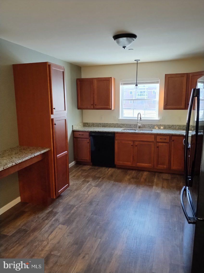 TRAIL SIDE - Residential Lease