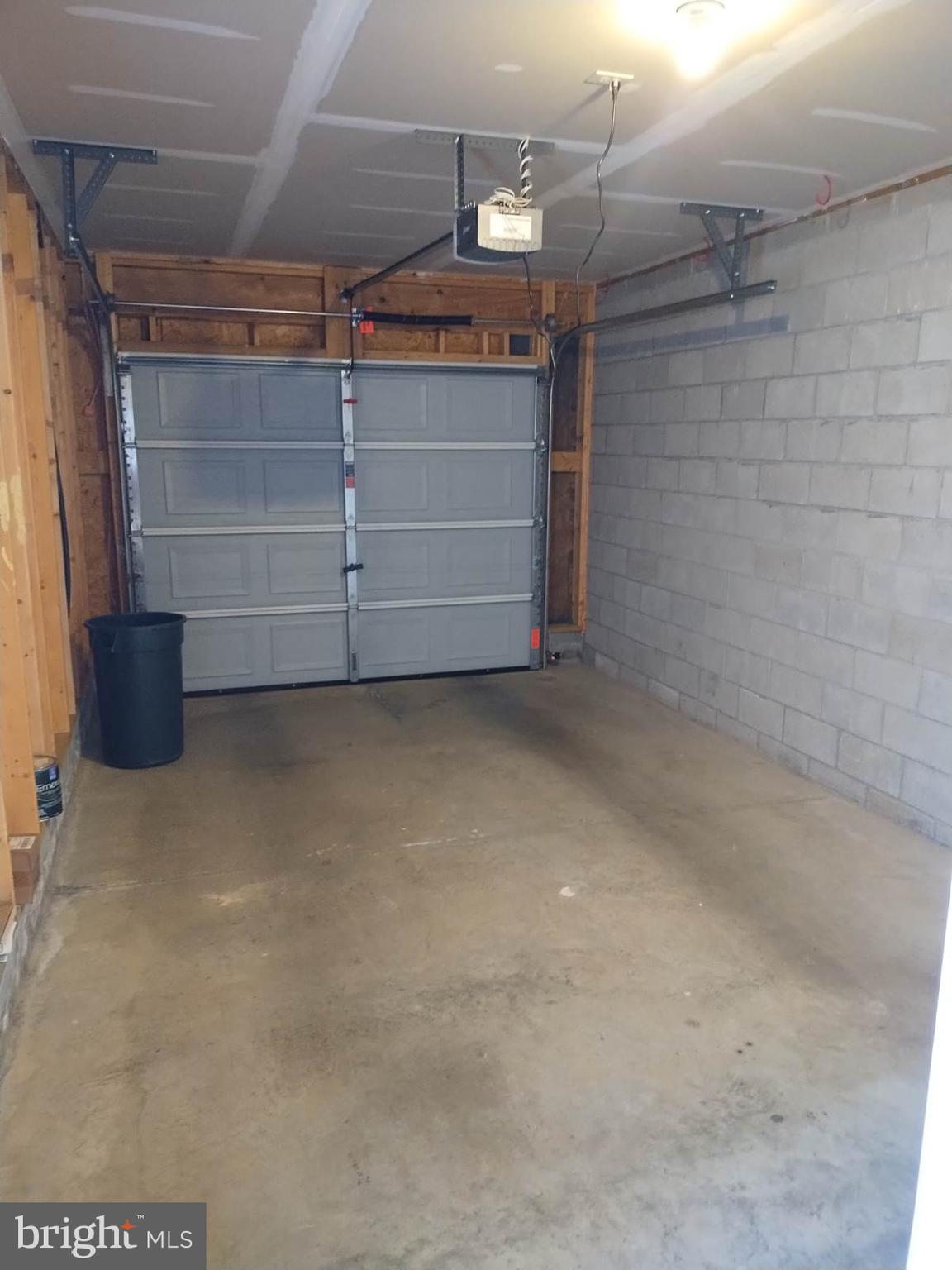 TRAIL SIDE - Residential Lease