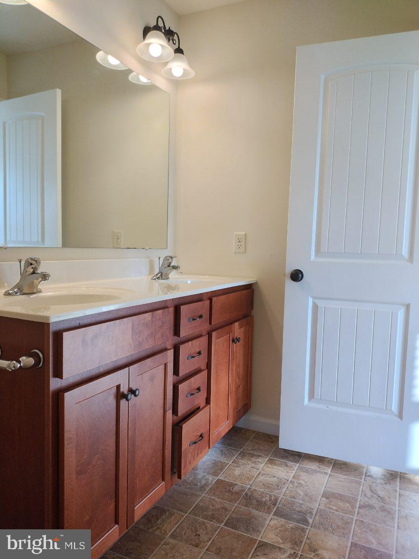 TRAIL SIDE - Residential Lease
