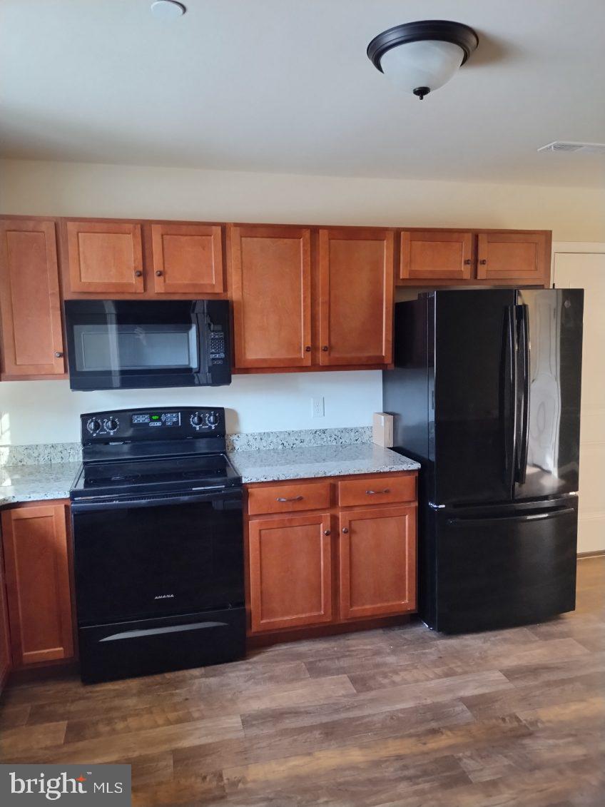 TRAIL SIDE - Residential Lease
