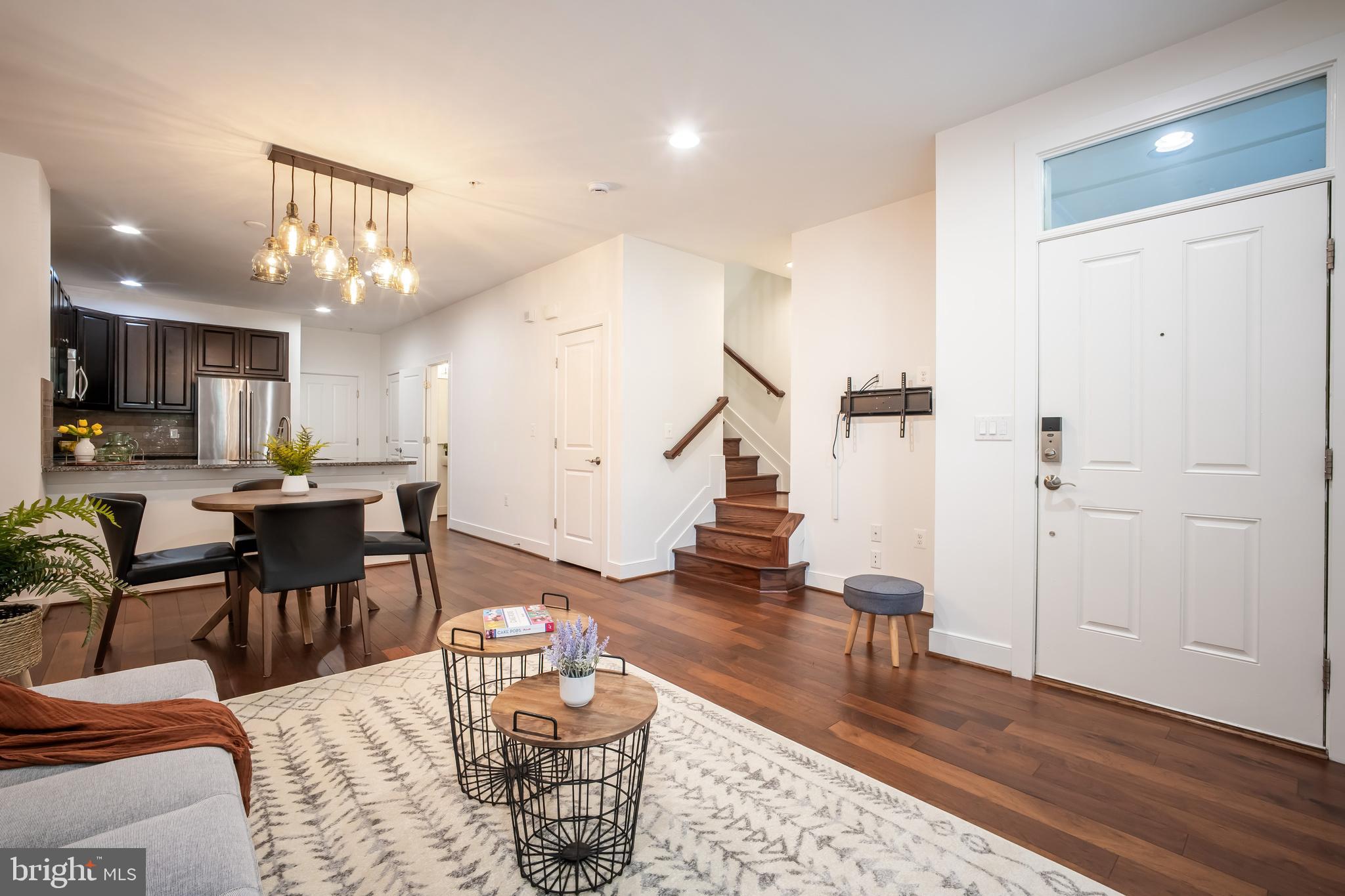 2215 RICHMOND HIGHWAY 101