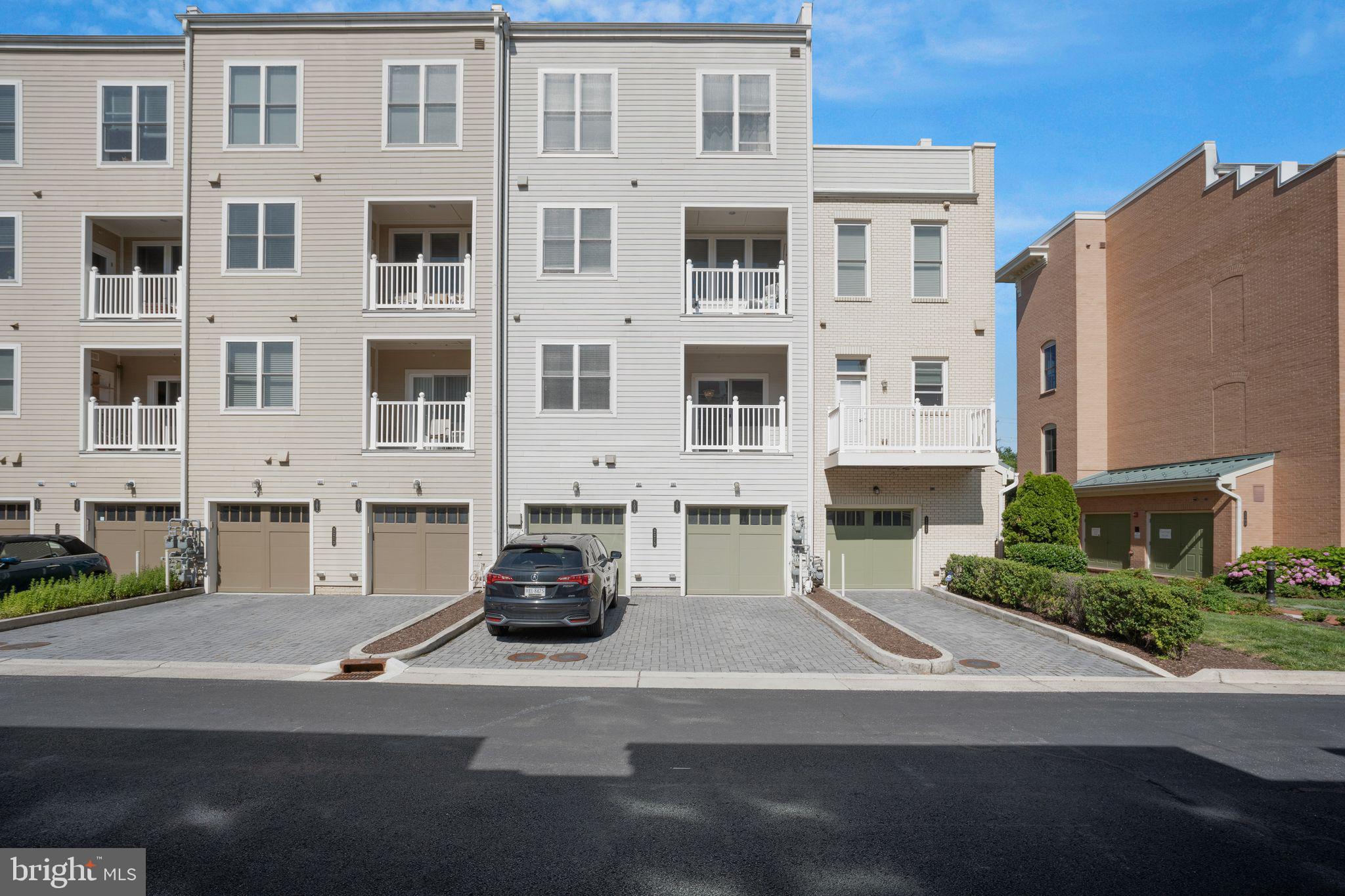 POTOMAC  YARDS - Residential