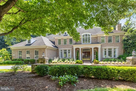 912 Centrillion Drive, McLean, VA MLS: VAFX2217620