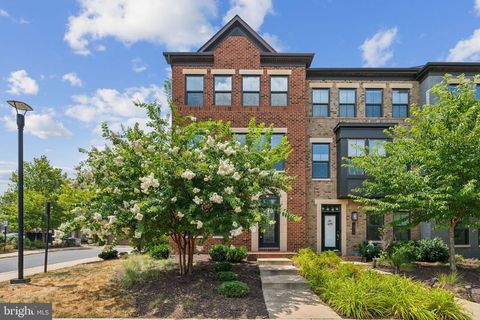 Townhouse For Rent - 13212 Woodland Park Road<br/> Fairfax County, HERNDON, VA 20171