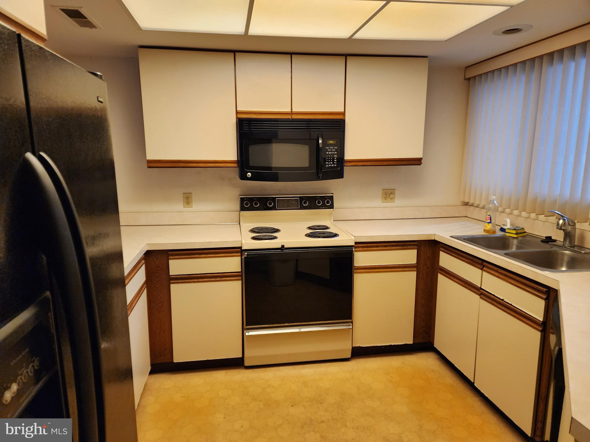 2407 CREEKSIDE DRIVE 55