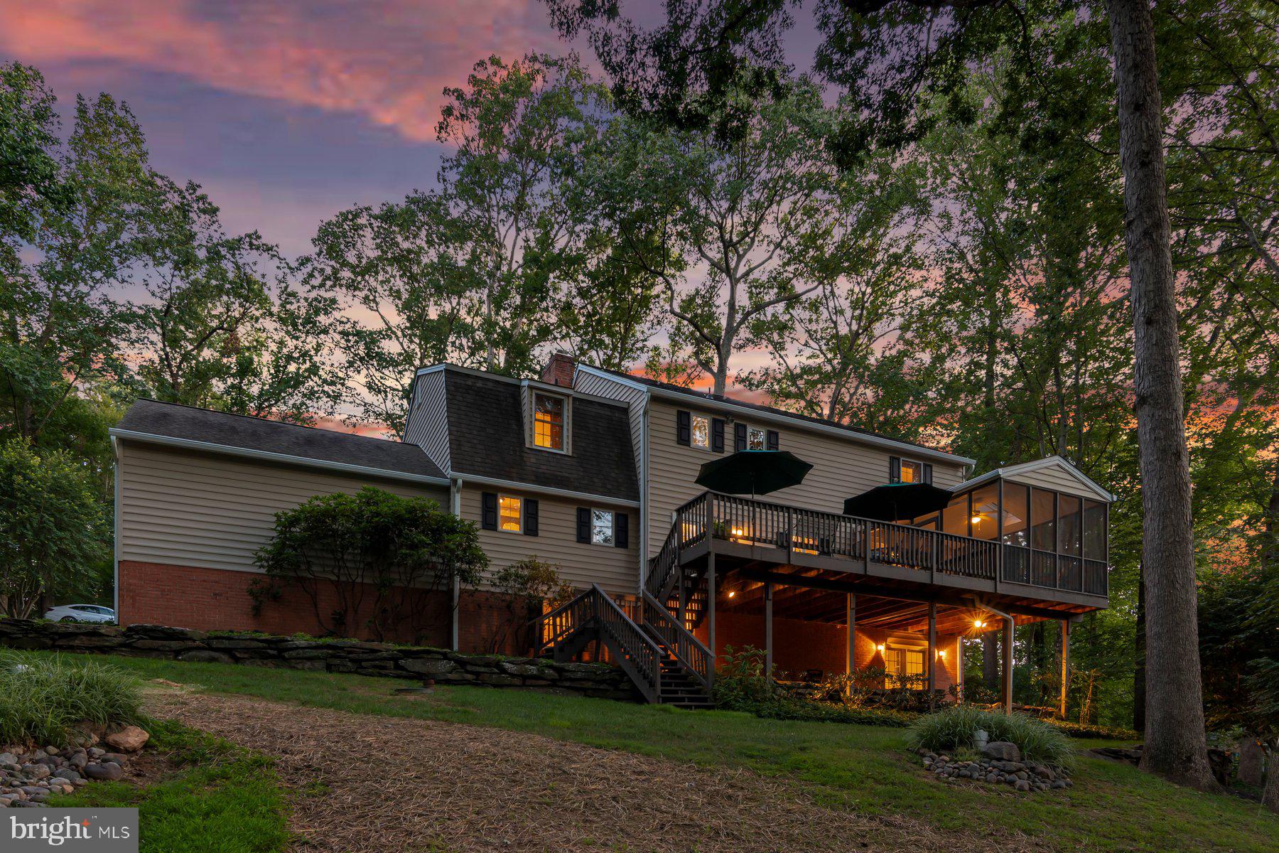 HOLLY KNOLL - Residential