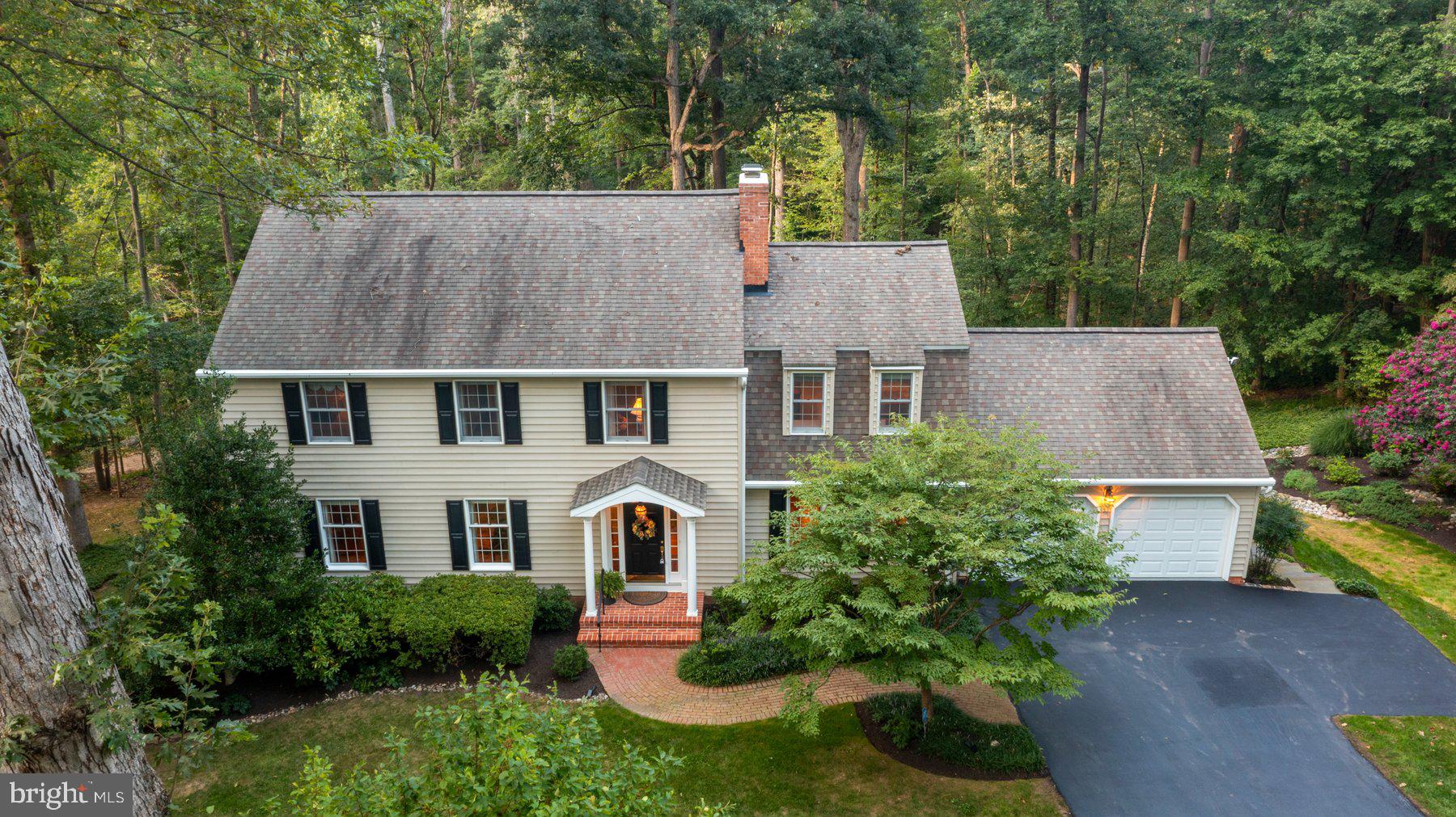 HOLLY KNOLL - Residential