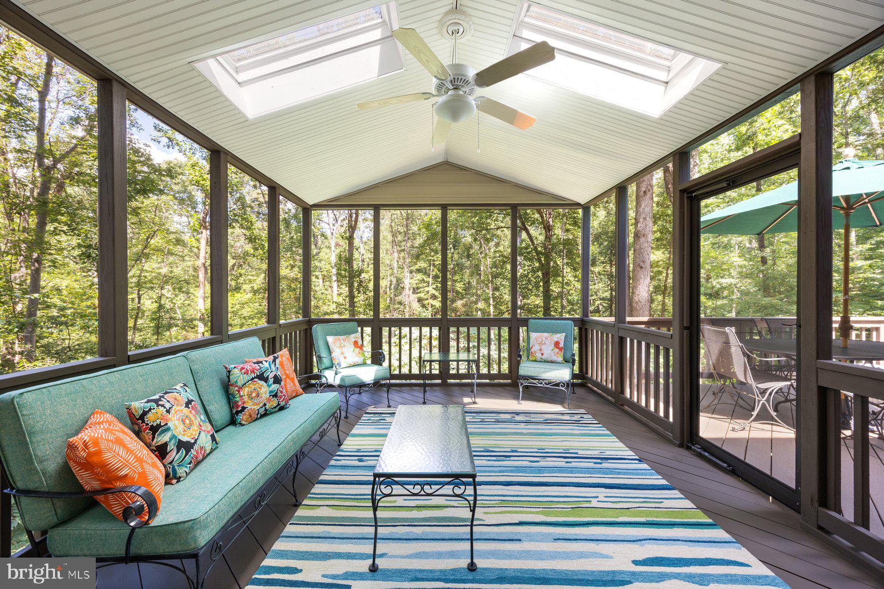 HOLLY KNOLL - Residential