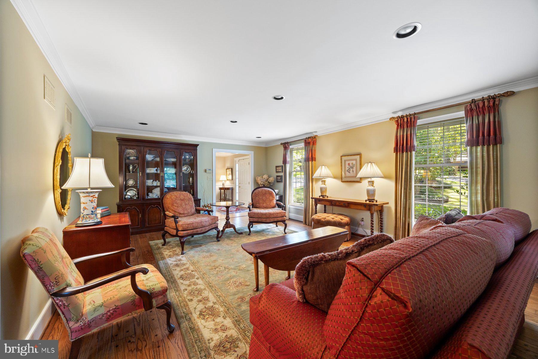 HOLLY KNOLL - Residential