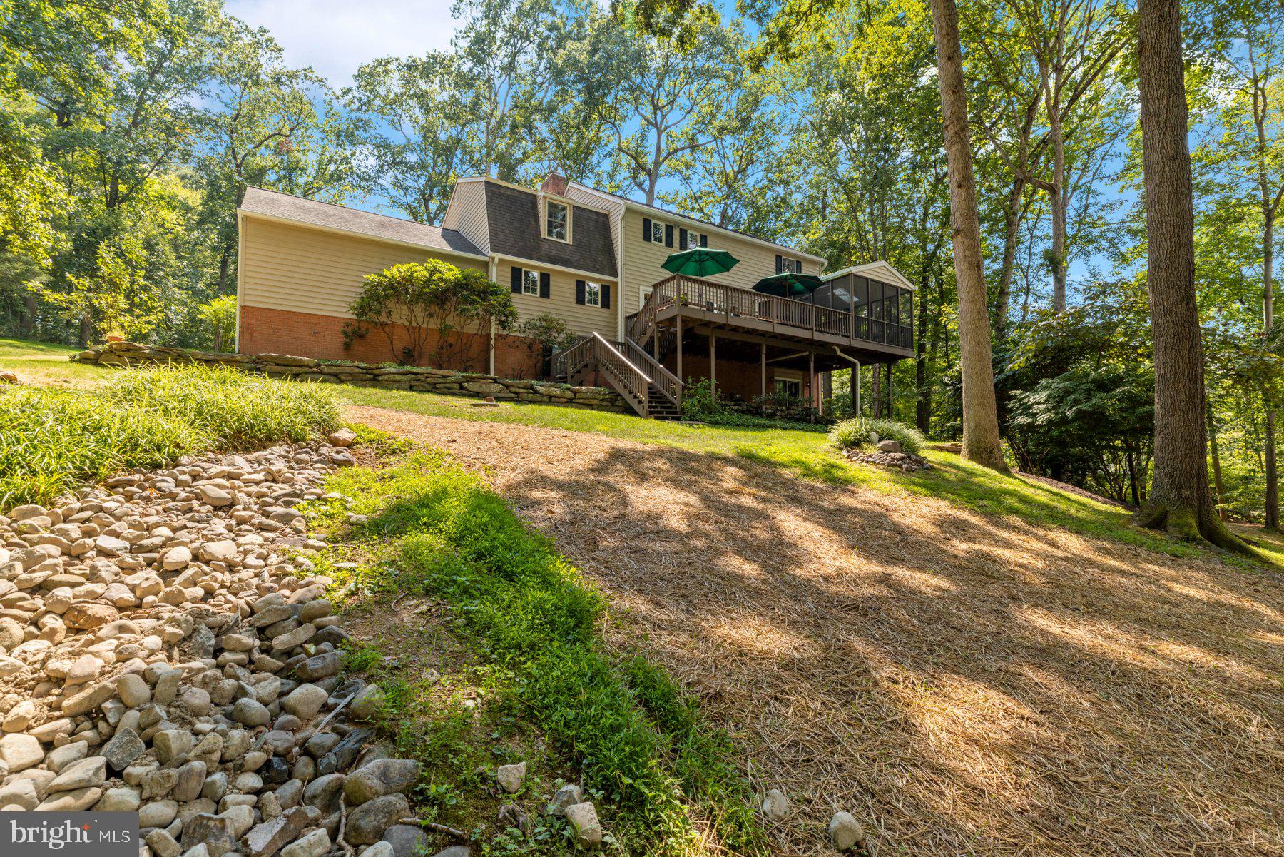 HOLLY KNOLL - Residential