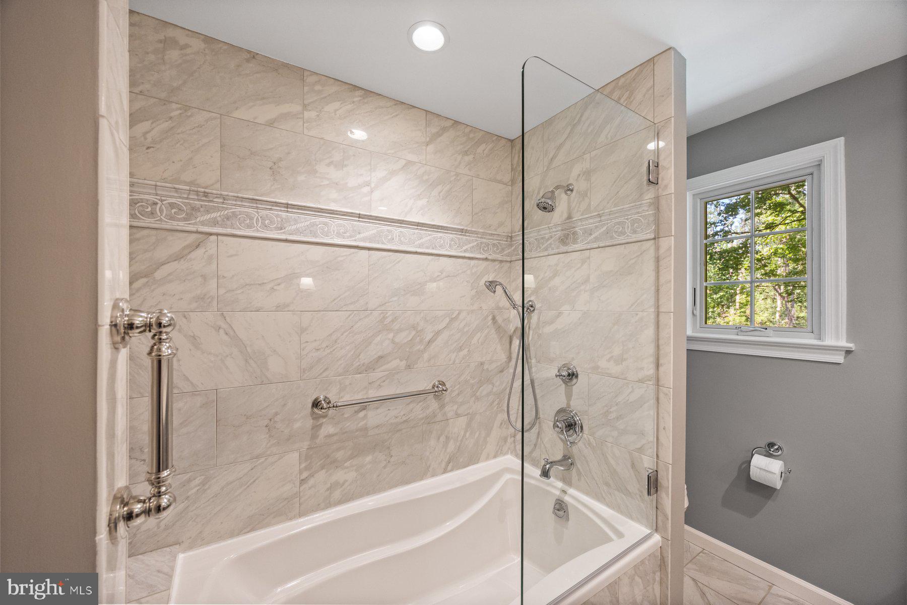 HOLLY KNOLL - Residential