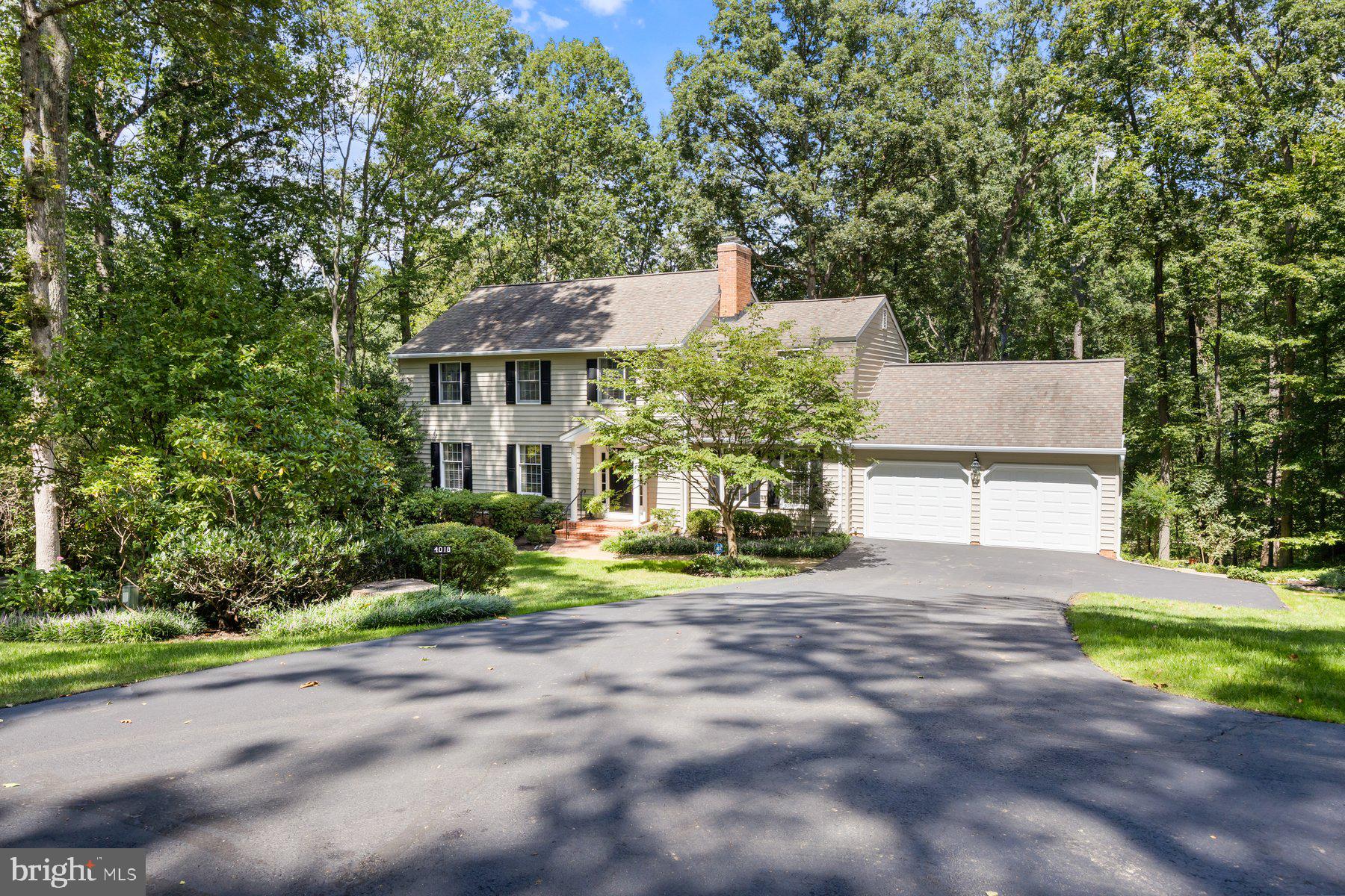 HOLLY KNOLL - Residential