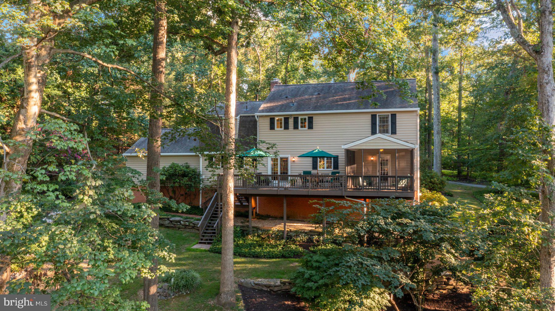 HOLLY KNOLL - Residential