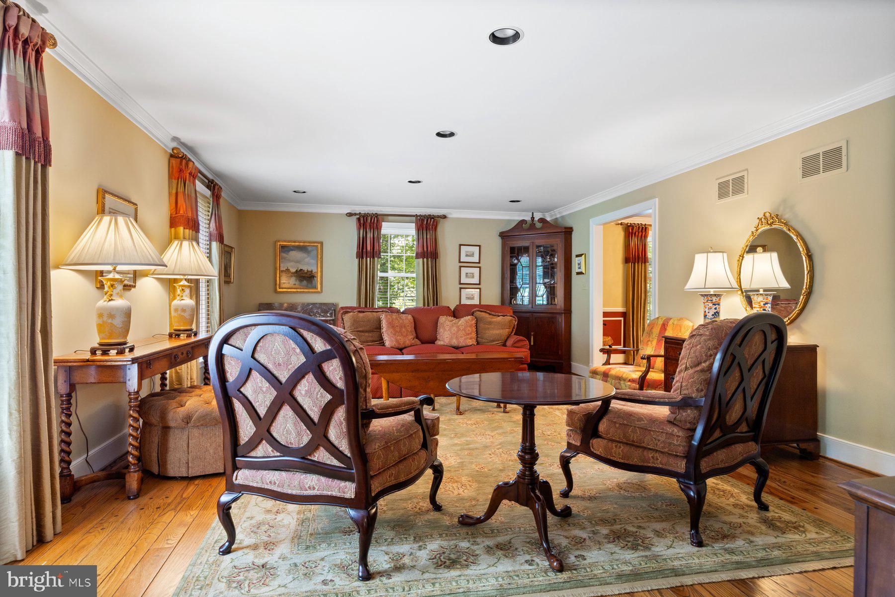 HOLLY KNOLL - Residential