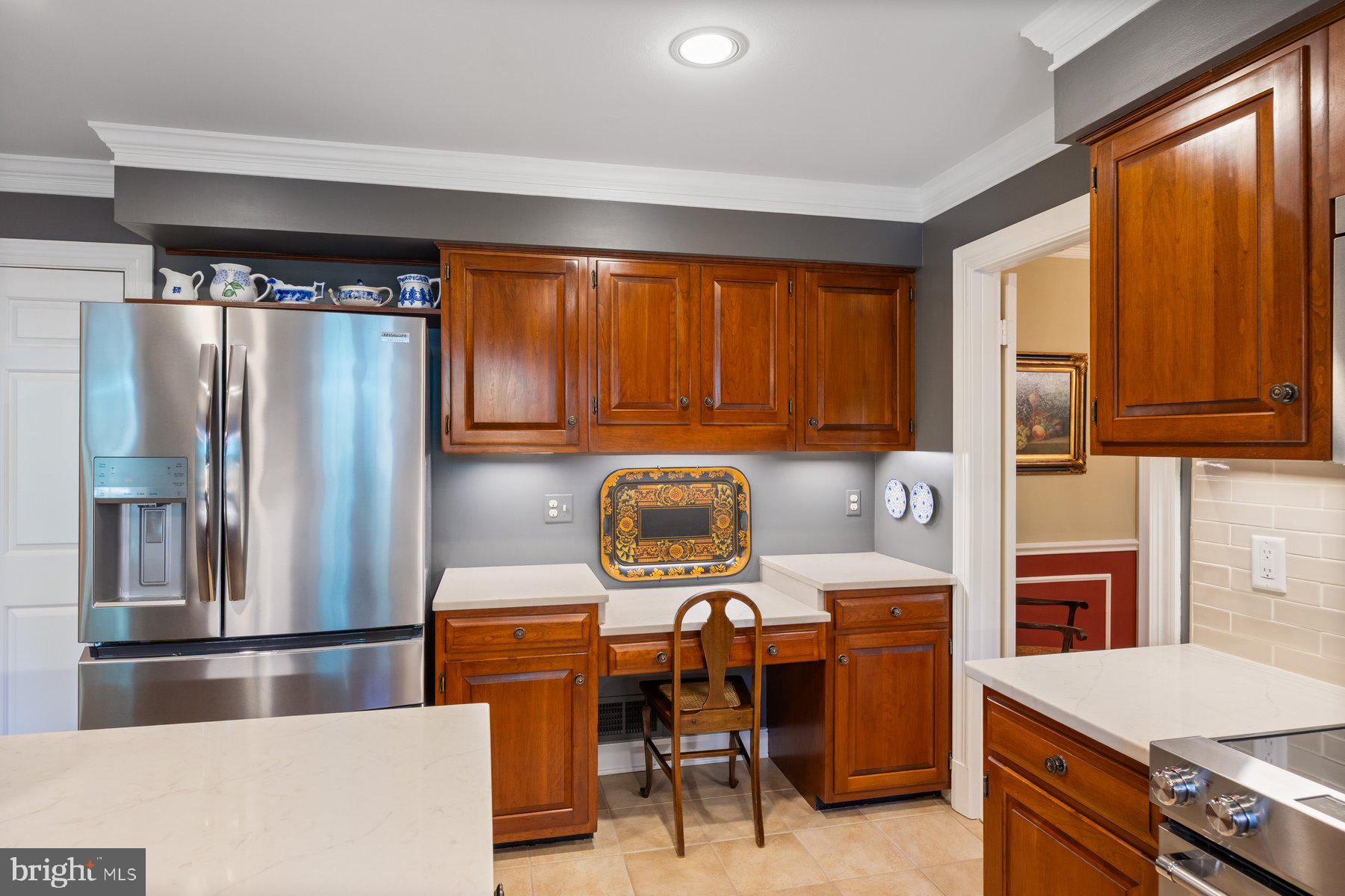 HOLLY KNOLL - Residential