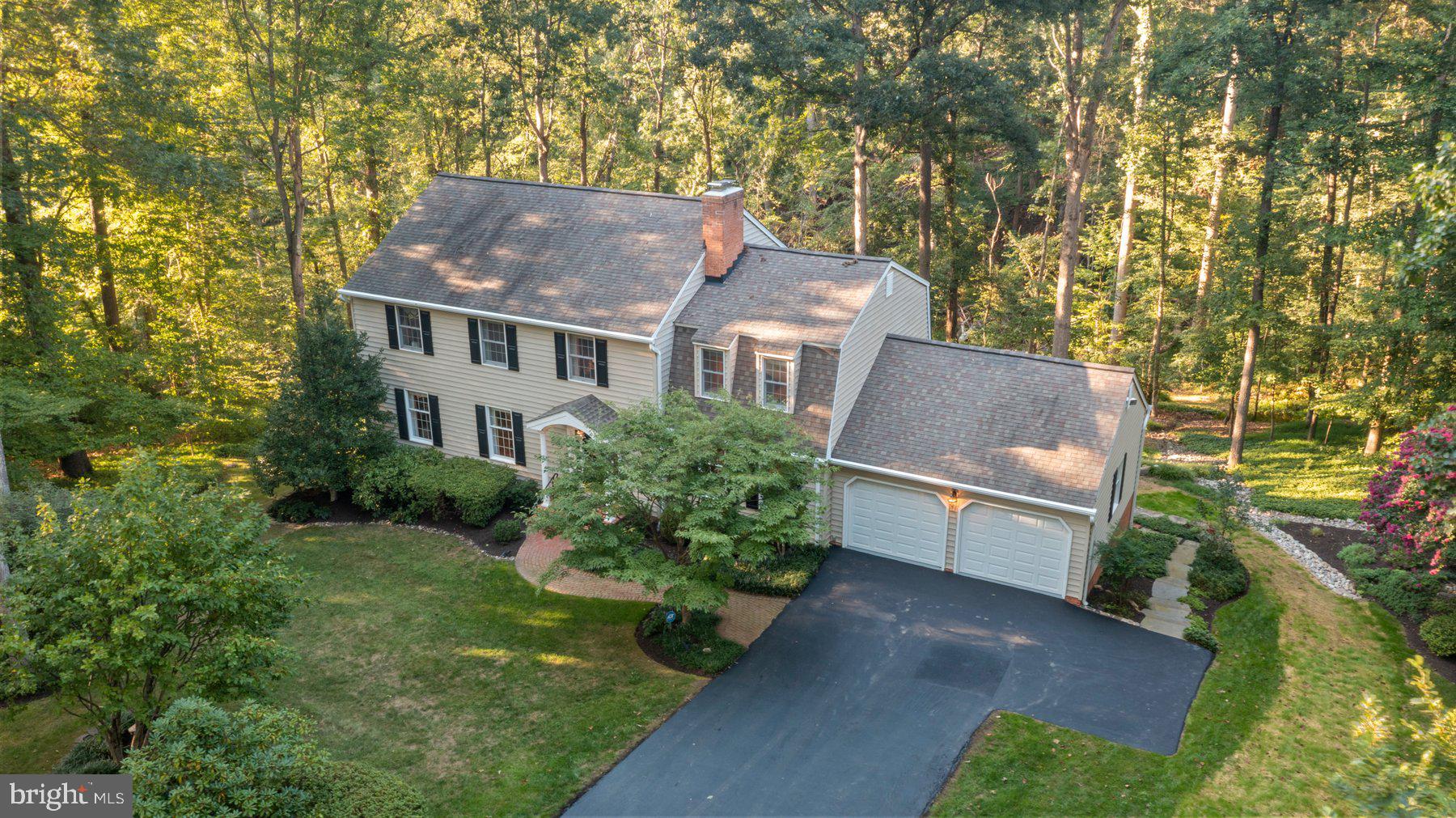 HOLLY KNOLL - Residential