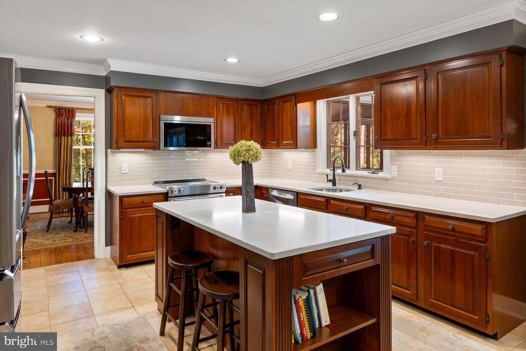 HOLLY KNOLL - Residential