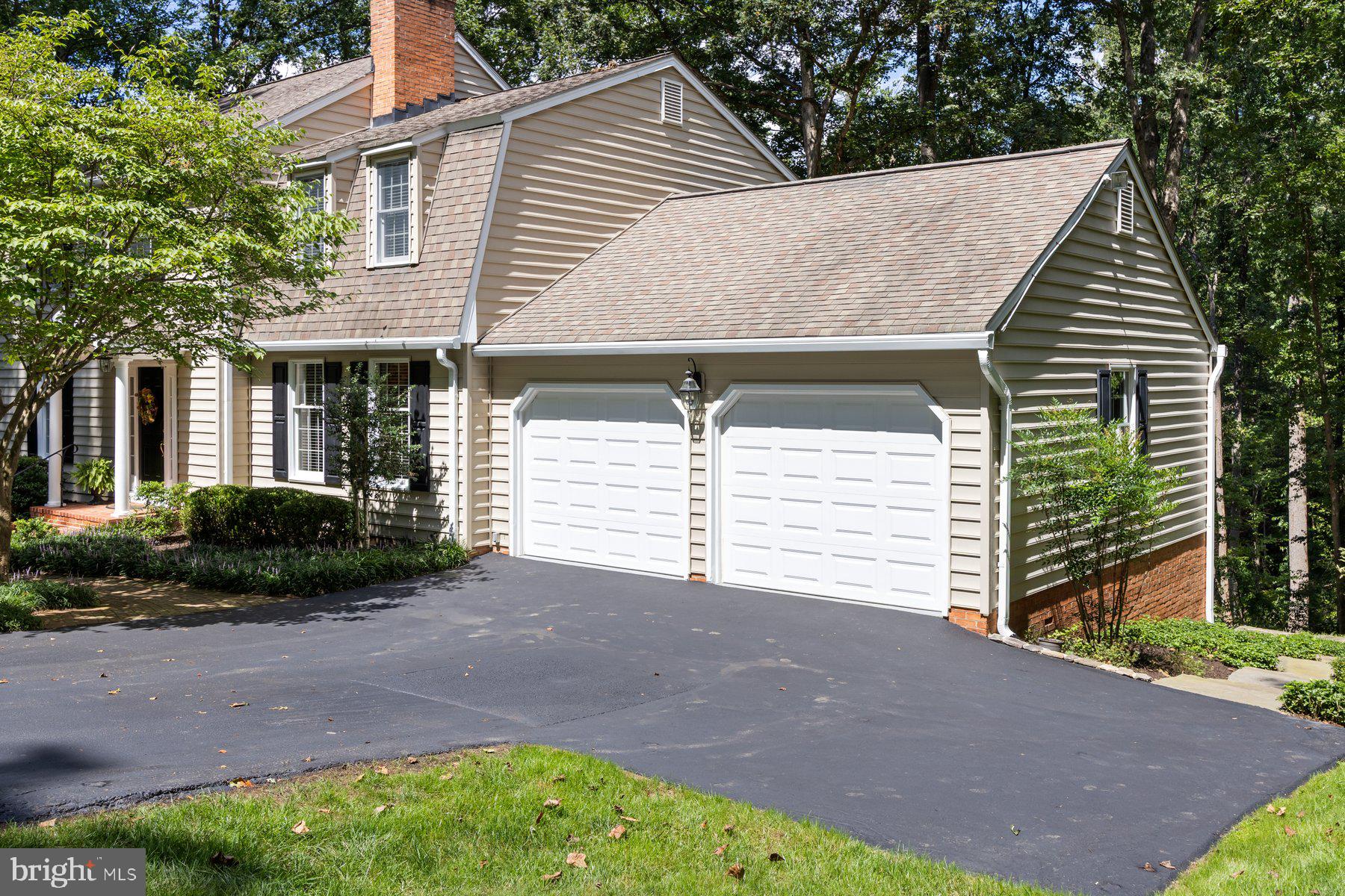 HOLLY KNOLL - Residential