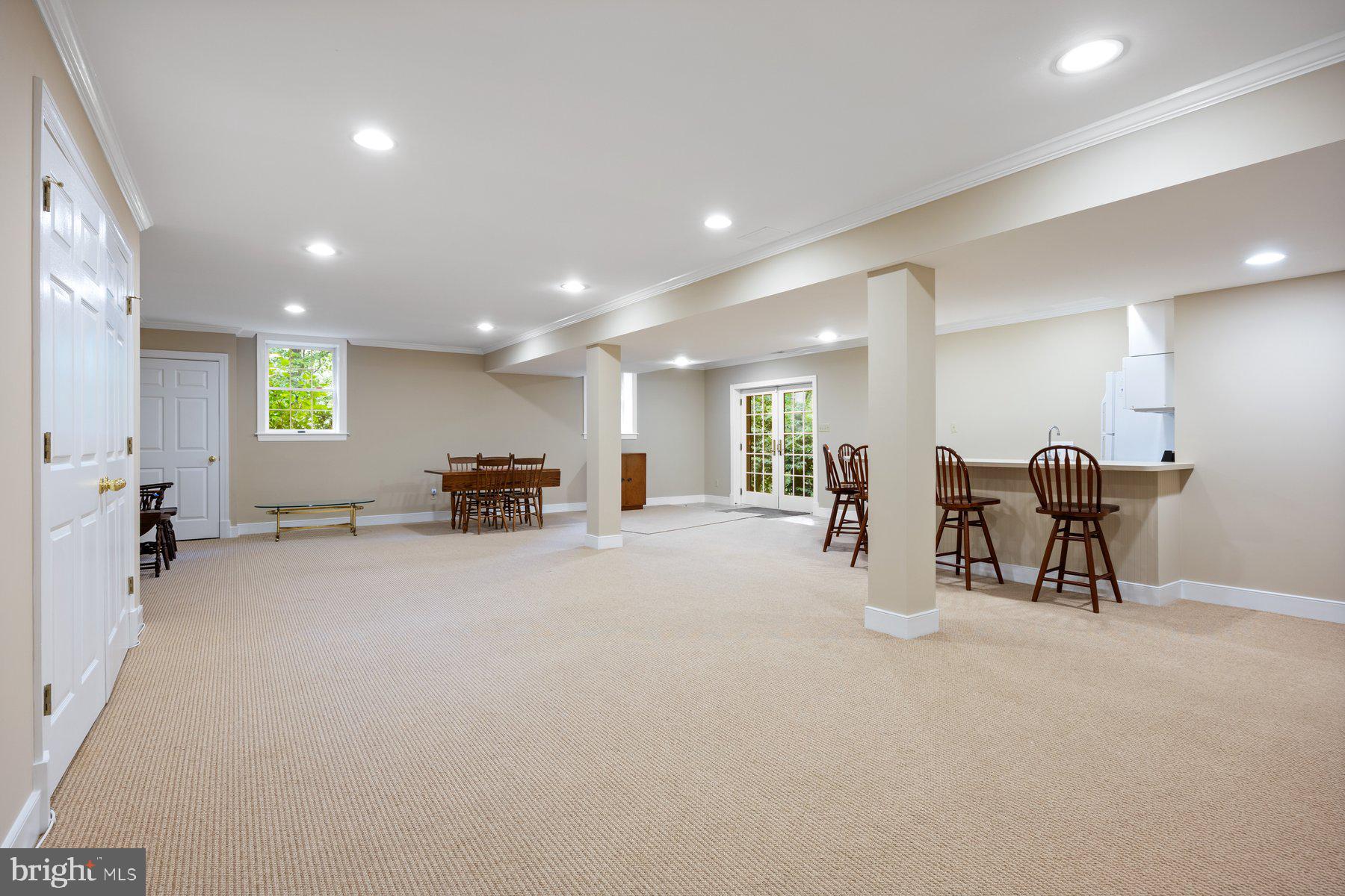 HOLLY KNOLL - Residential