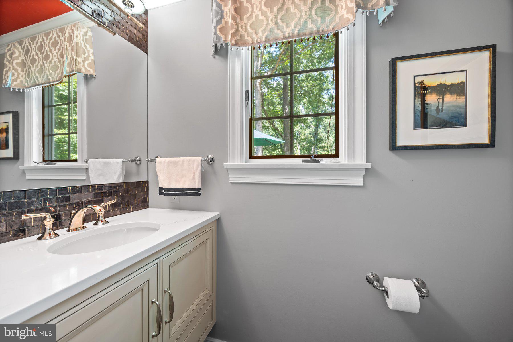 HOLLY KNOLL - Residential