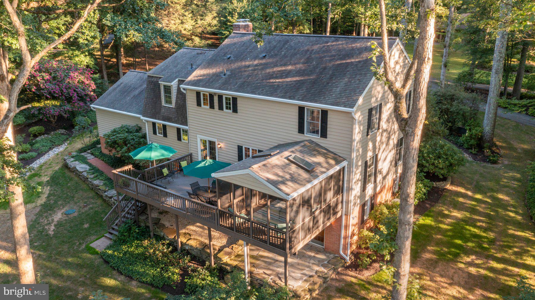 HOLLY KNOLL - Residential