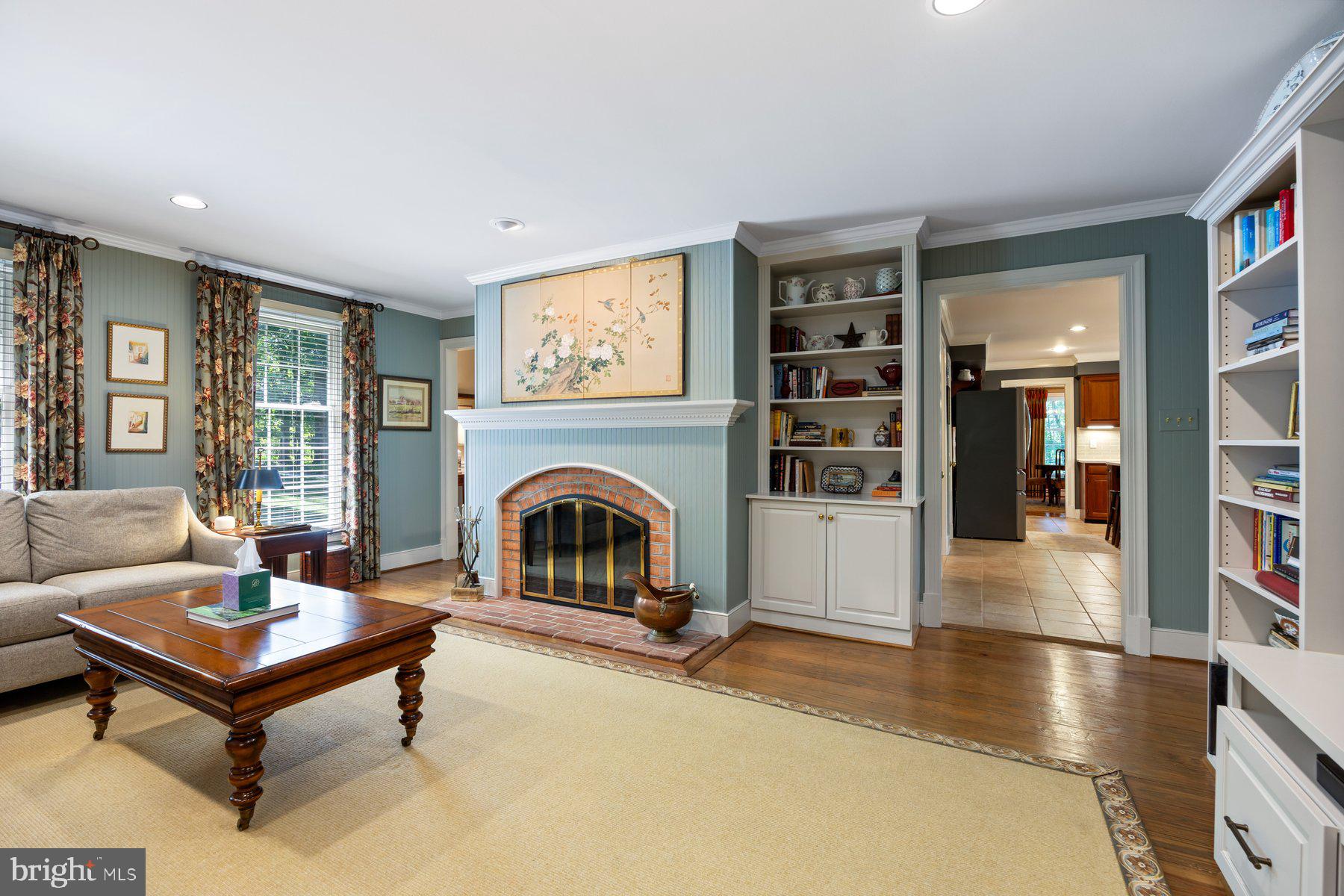 HOLLY KNOLL - Residential