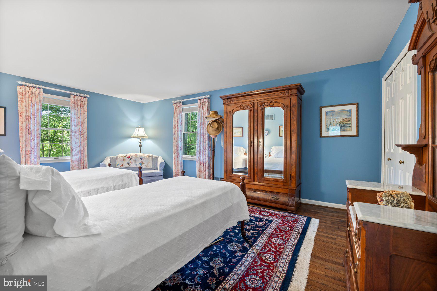 HOLLY KNOLL - Residential