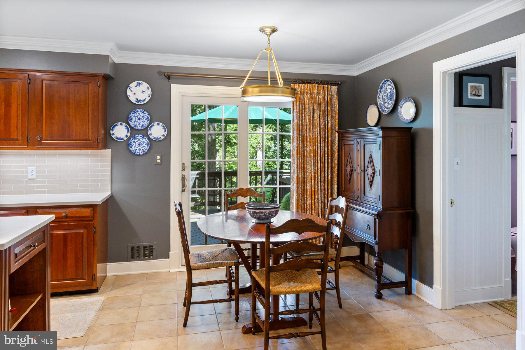 HOLLY KNOLL - Residential