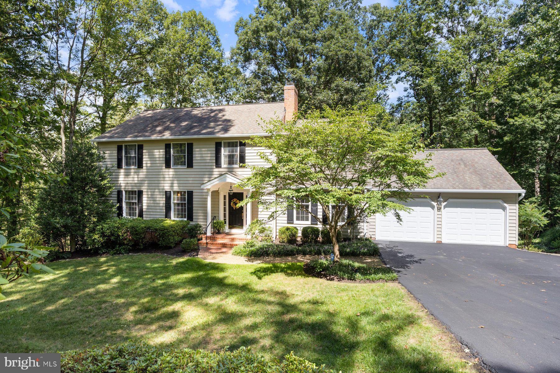 HOLLY KNOLL - Residential