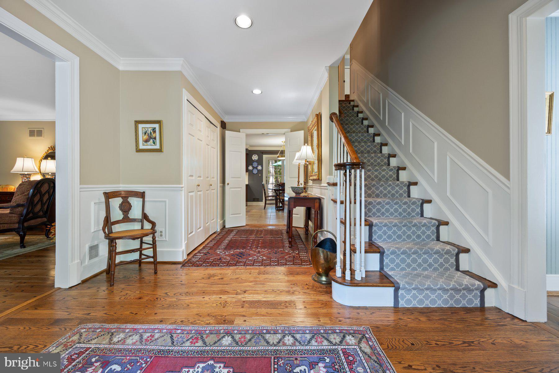 HOLLY KNOLL - Residential