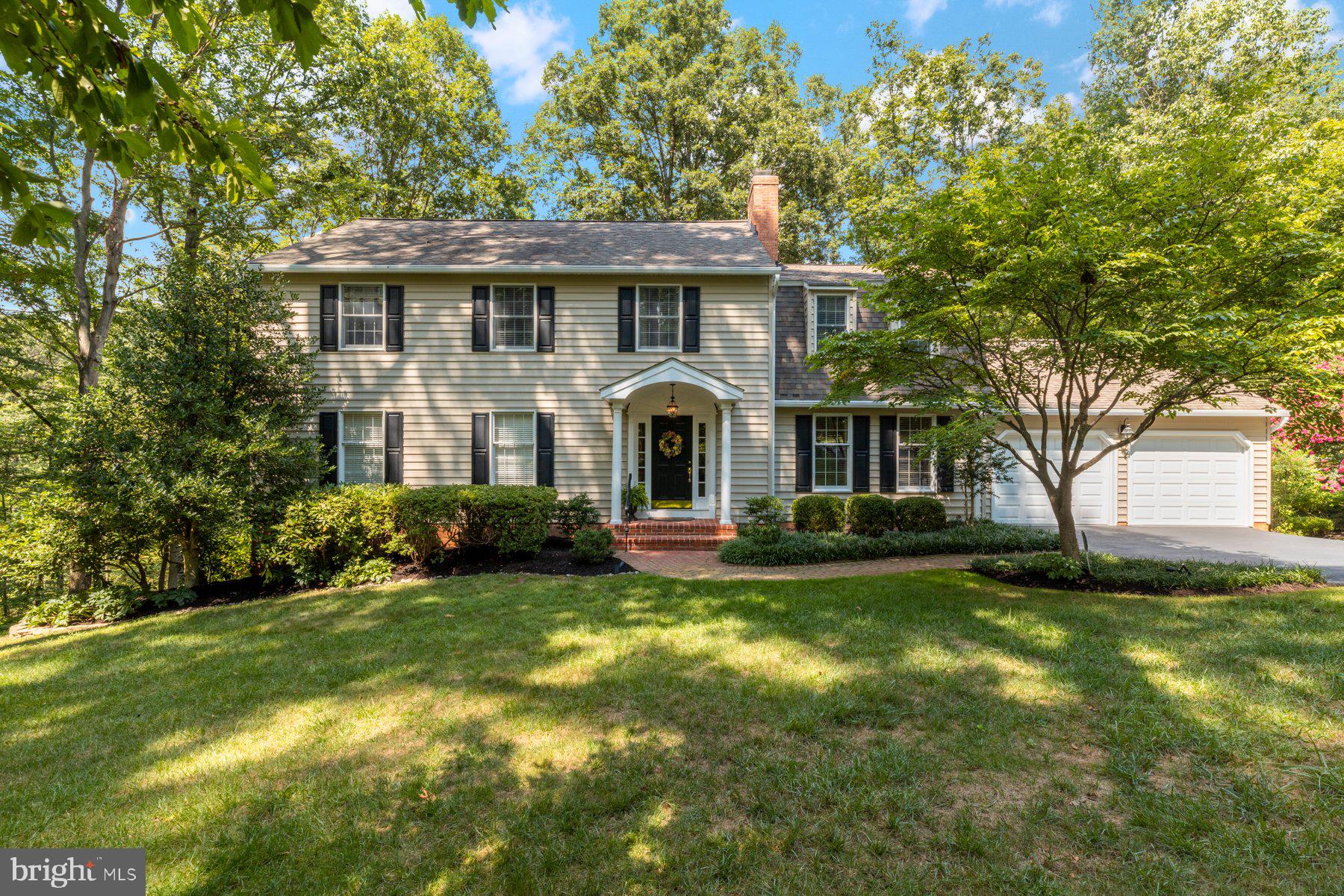 HOLLY KNOLL - Residential