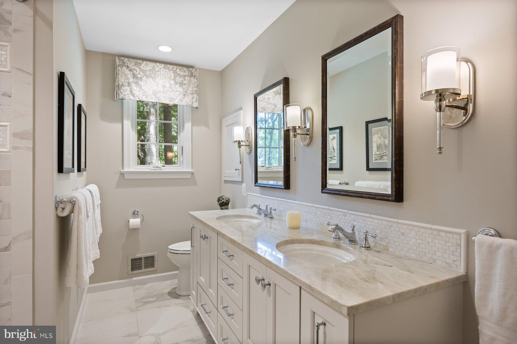 HOLLY KNOLL - Residential