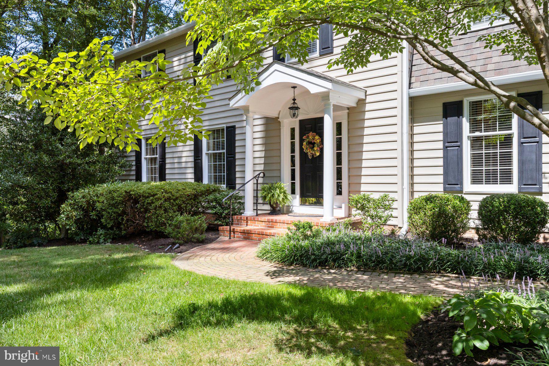 HOLLY KNOLL - Residential