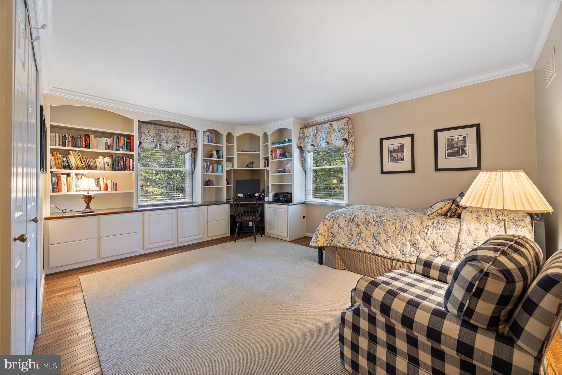 HOLLY KNOLL - Residential