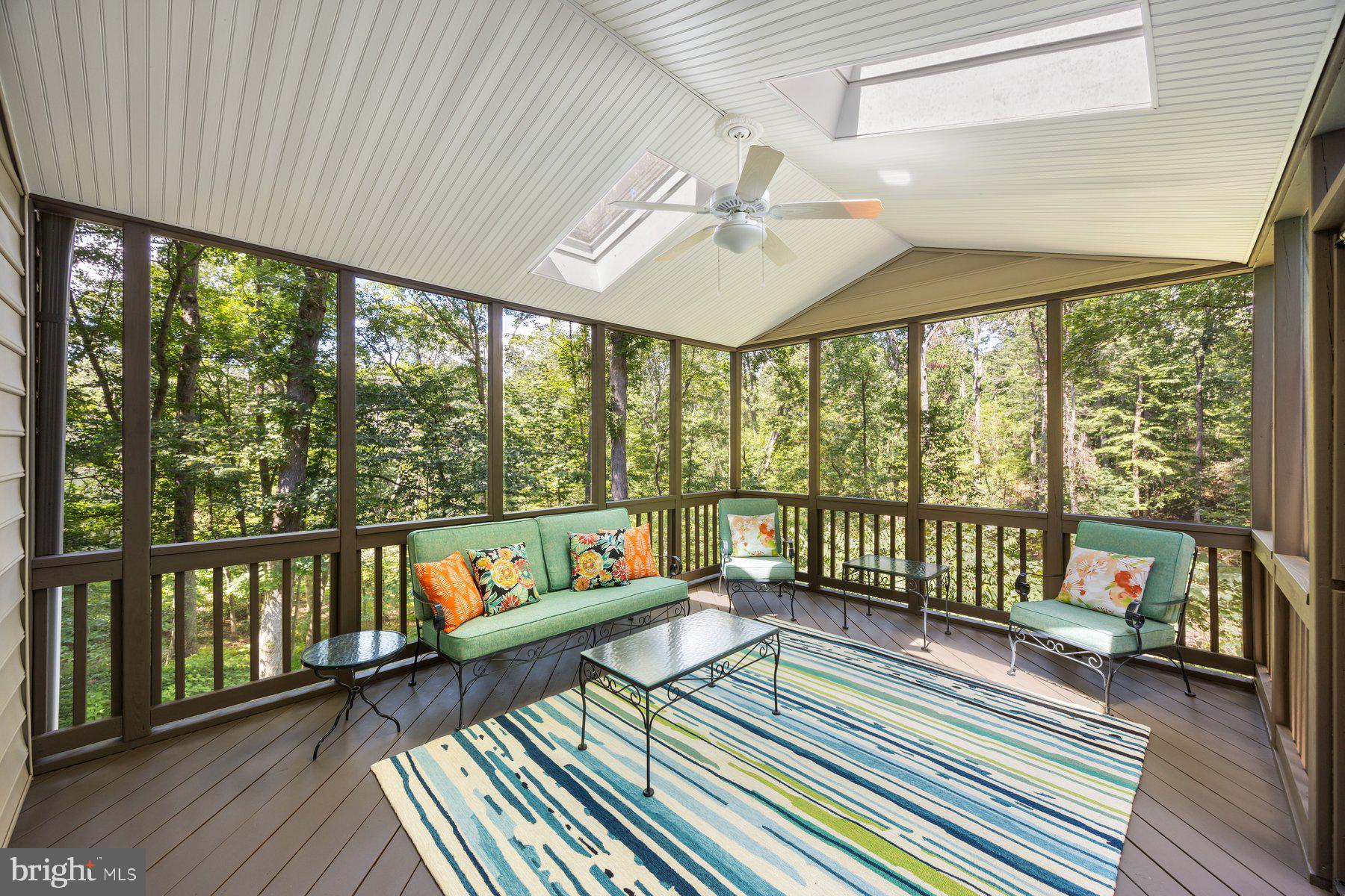 HOLLY KNOLL - Residential