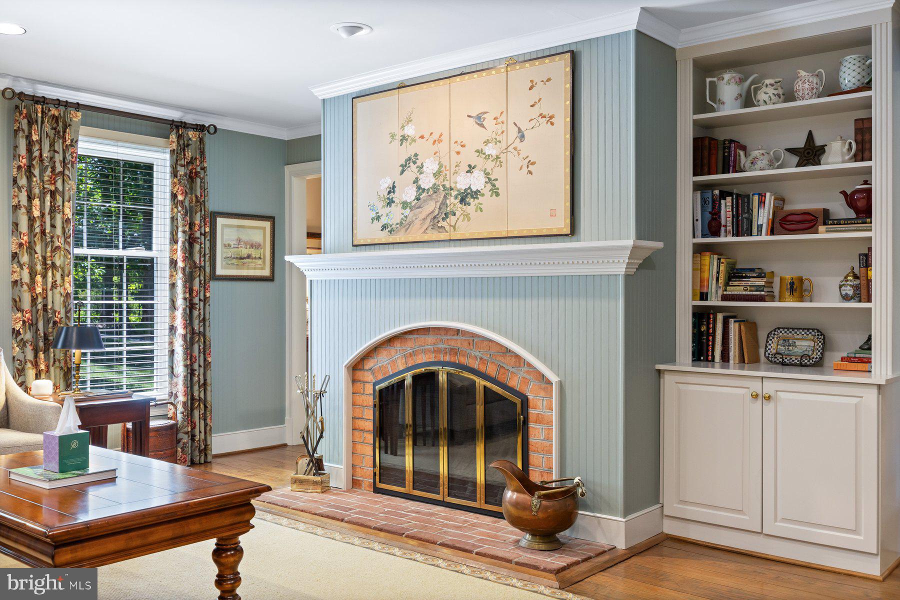 HOLLY KNOLL - Residential