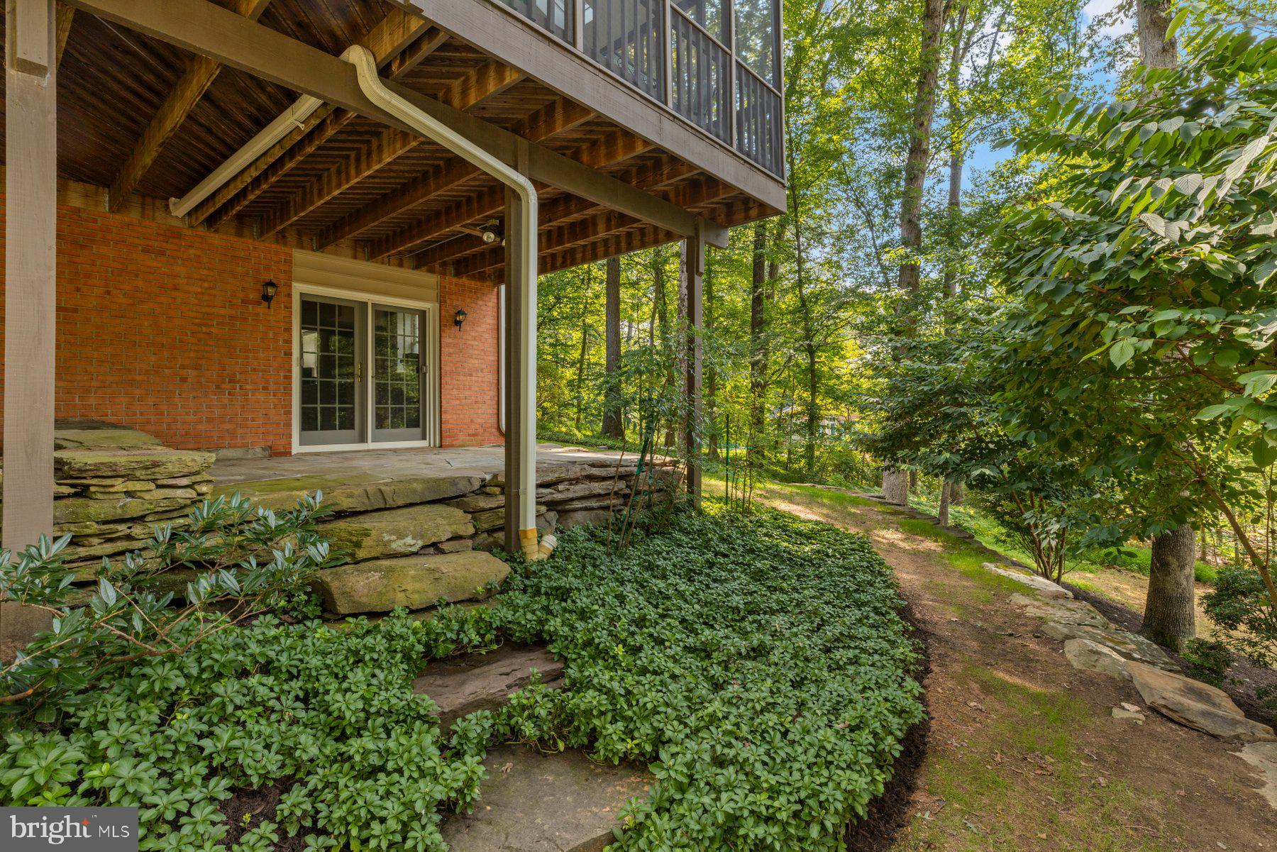 HOLLY KNOLL - Residential