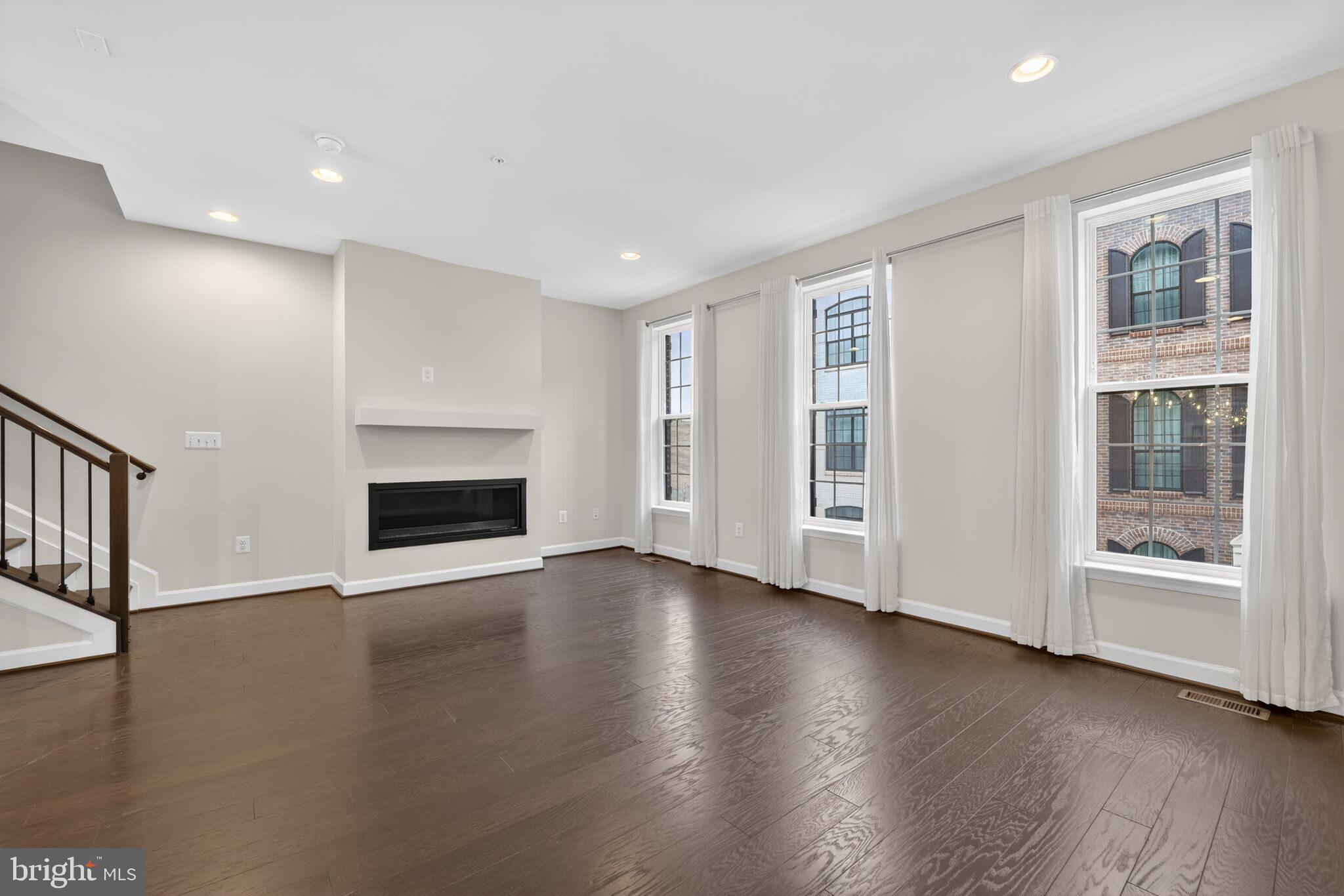 POTOMAC OVERLOOK AT NATIONAL HARBOR - Residential